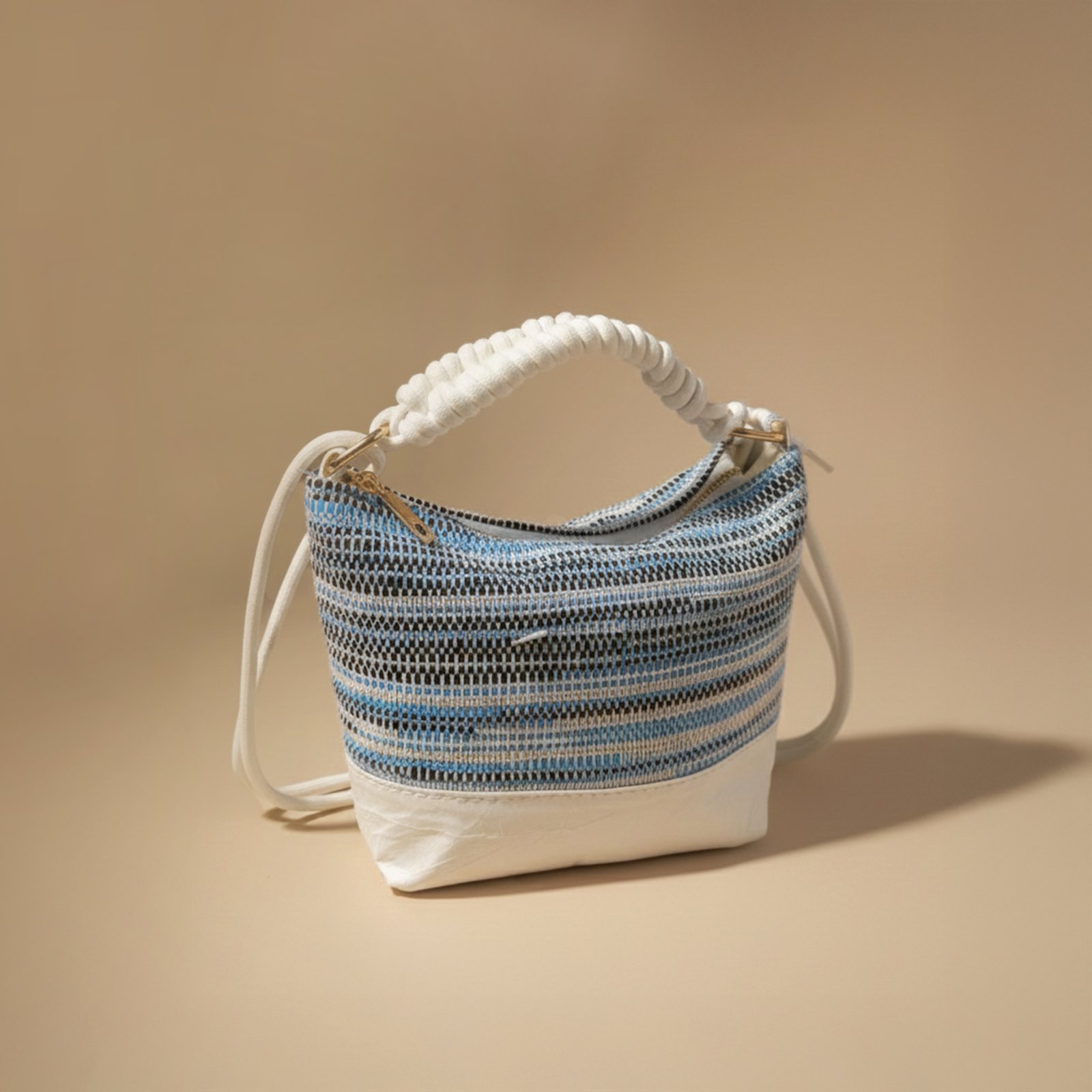 túi mini woven làm từ loại vải dệt đặc biệt của Limloop